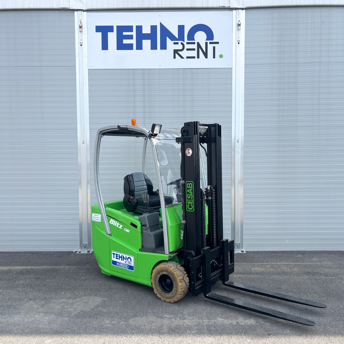Najem čelnega viličarja Cesab Blitz 130 – 1.300 kg, višina dviga 3.500 mm, električni pogon, Tehnorent